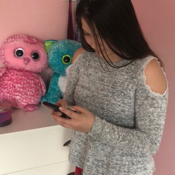 Abercrombie & Fitch cold shoulder top - Picture 3 of 3